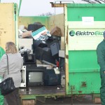 Kontener wypełniony elektrośmieciami